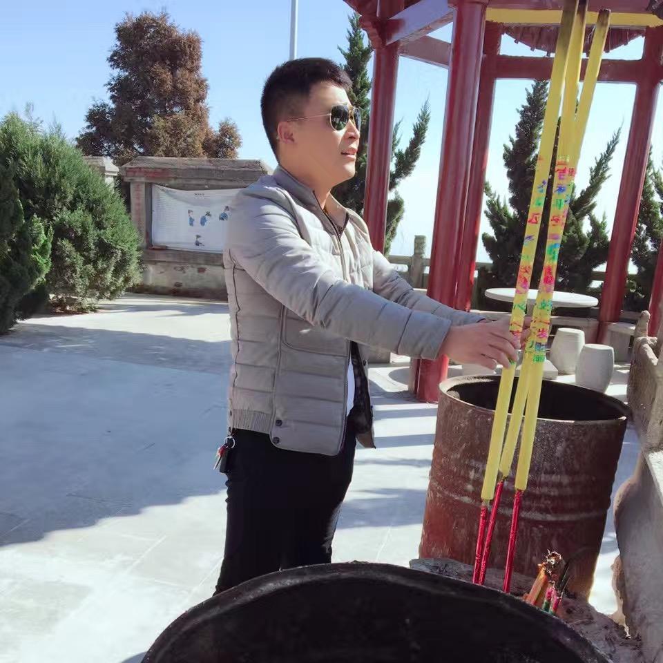 穿着婚纱的和尚