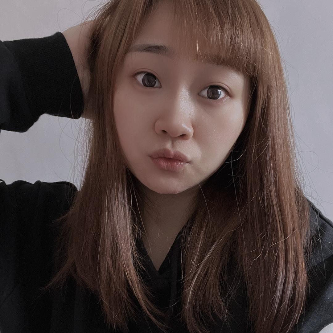 金颖.