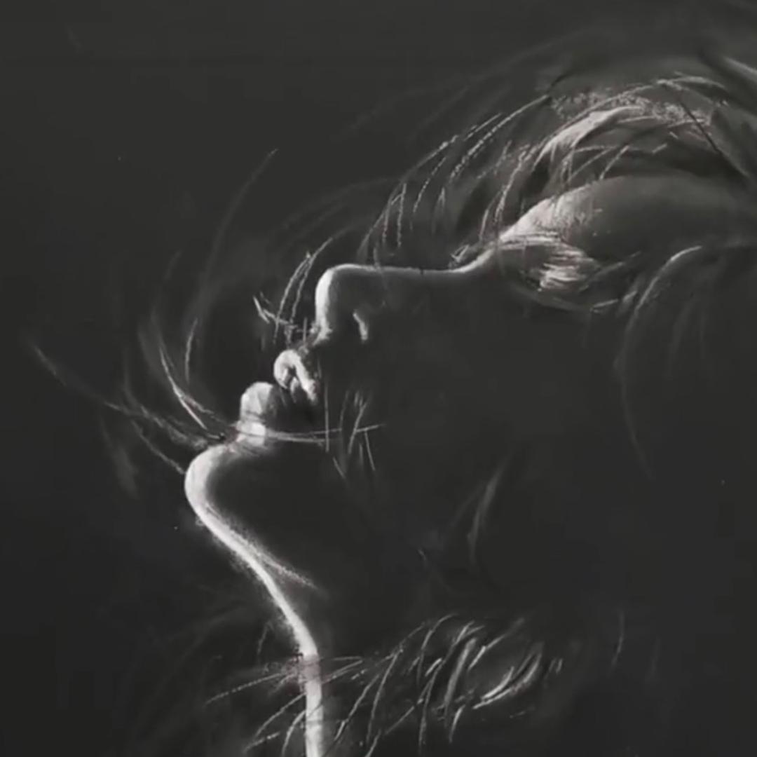 就当我是美女呢