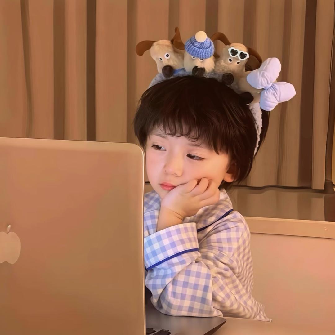 L…@