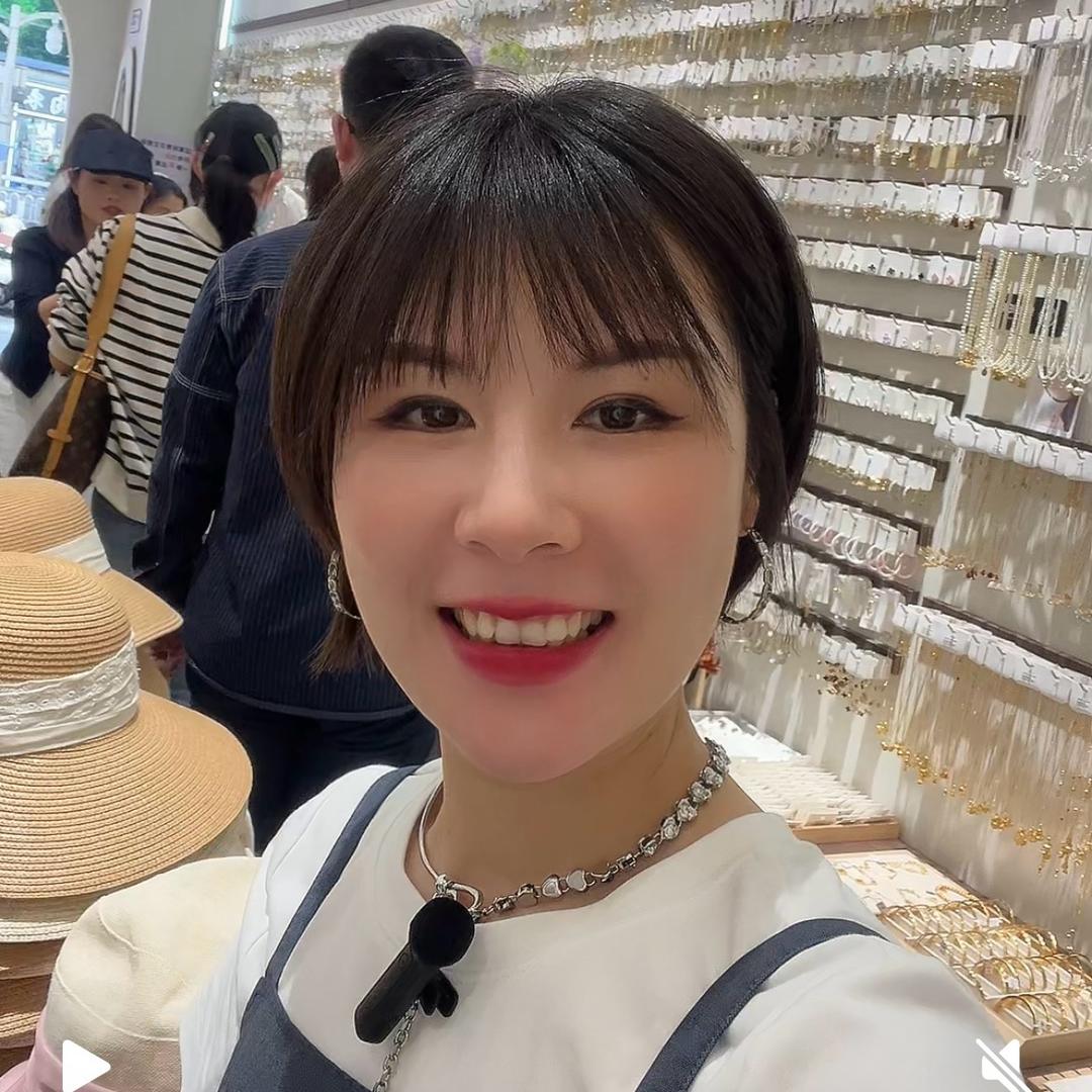 武汉娜姐MC孟澄韩饰品