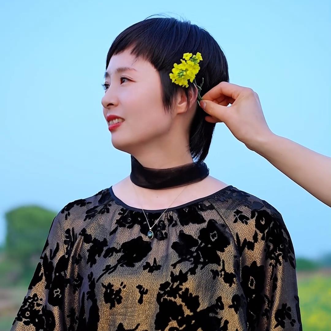 依佰芬小董服饰