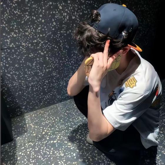 人傻不帅不瘦还没钱