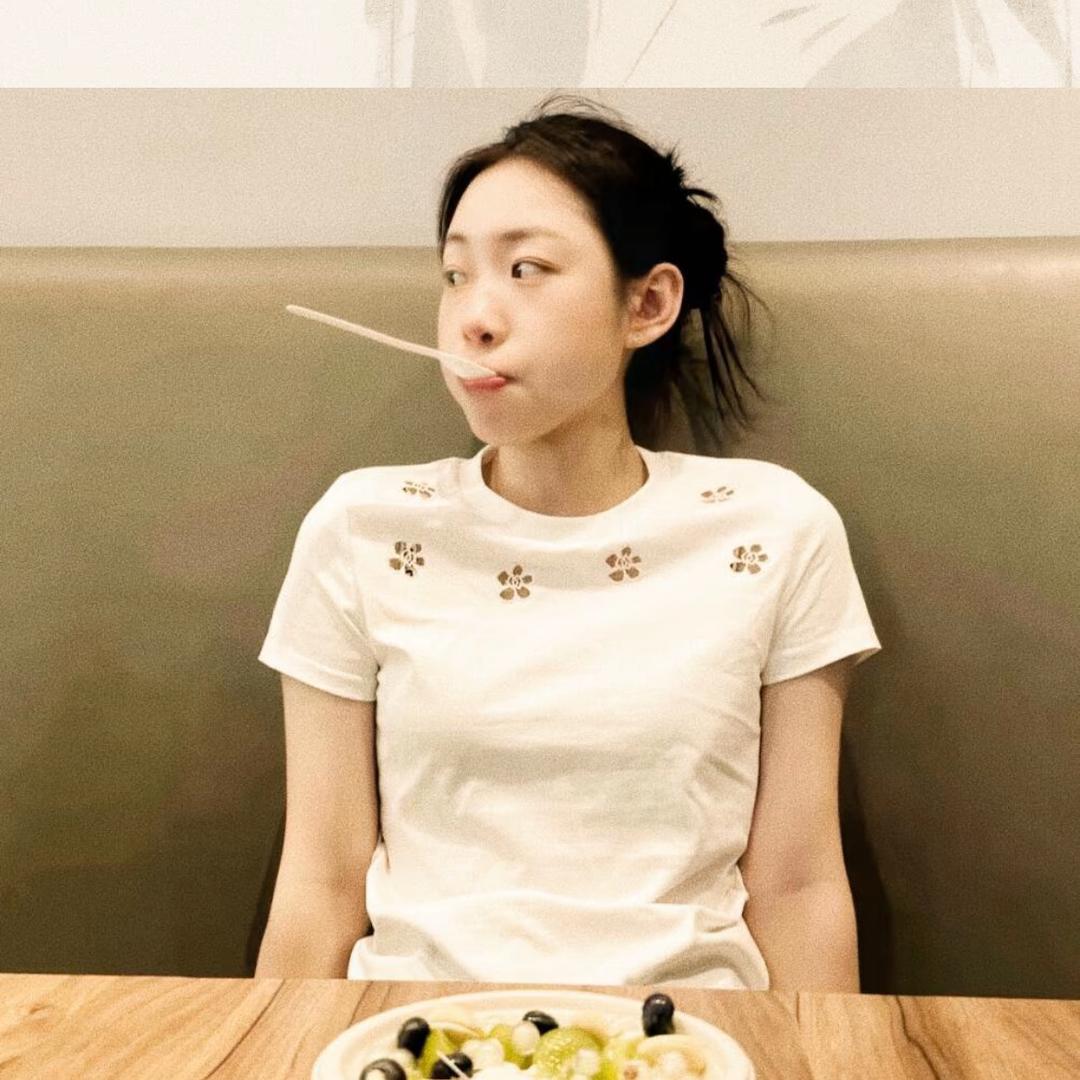 姐妹挨打我卖萌