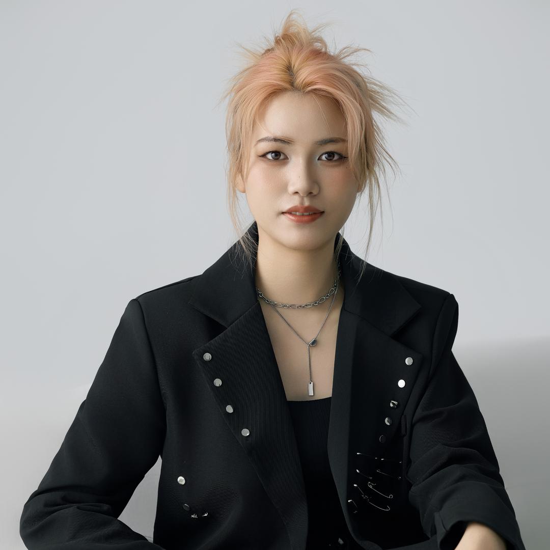 湛江女发型师   思一