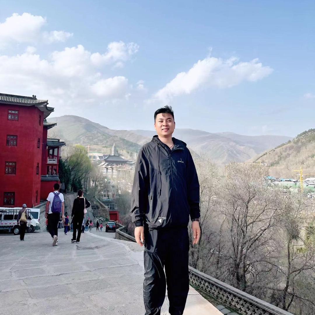 杨琳卿