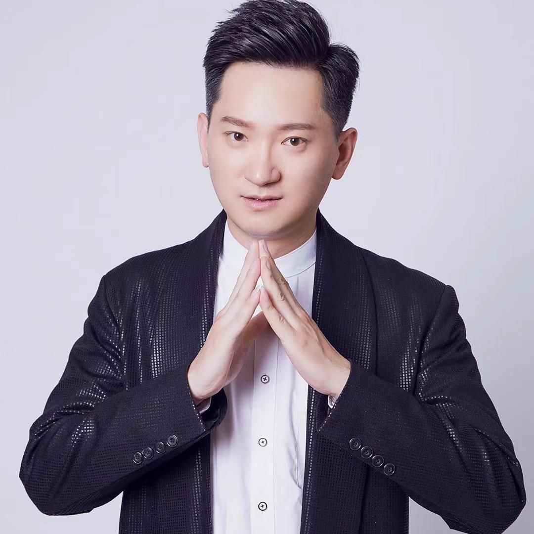 主持人 欧阳大江