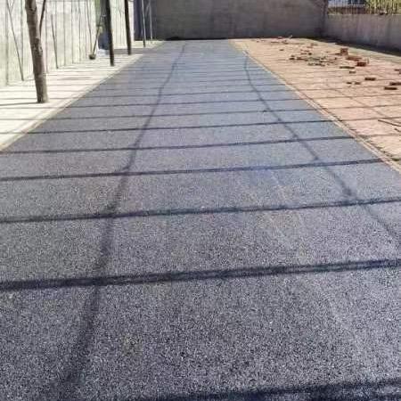 摊铺沥青路面