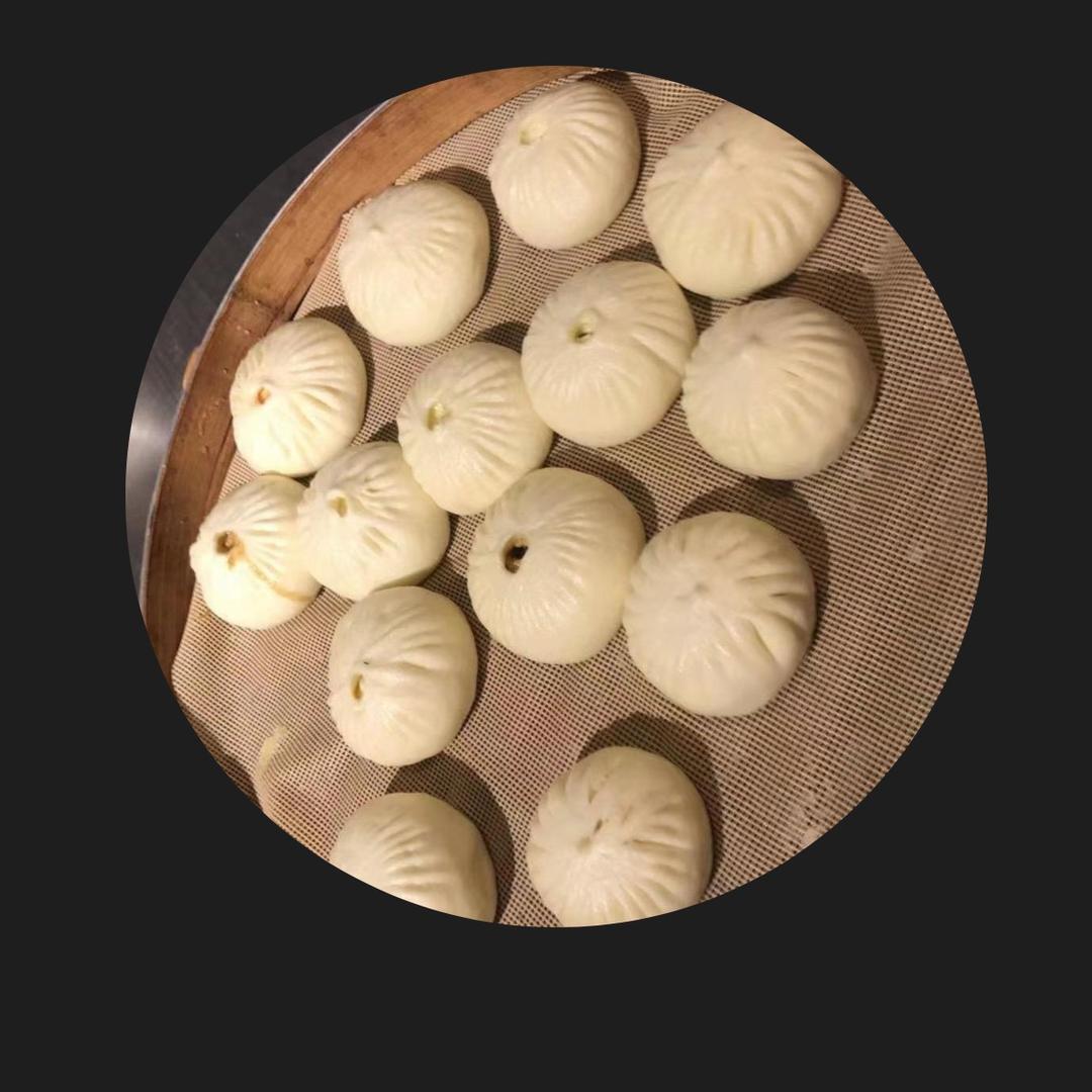 开心的农村小姑娘