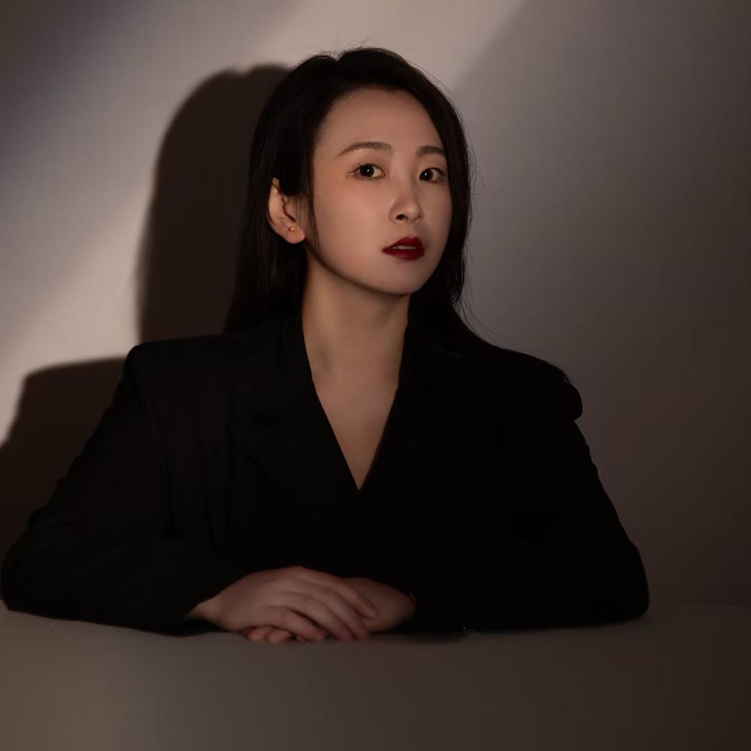 觅心婚纱——化妆师静静