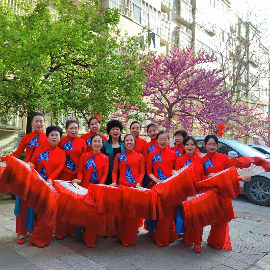 小卢鼓舞姐妹花