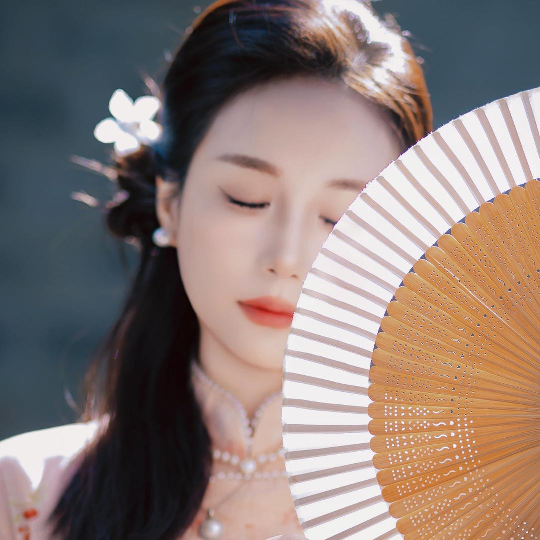 七月檐角的猫KK