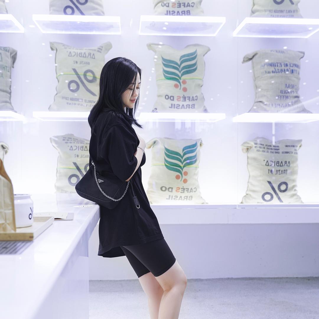 荣秋.服饰