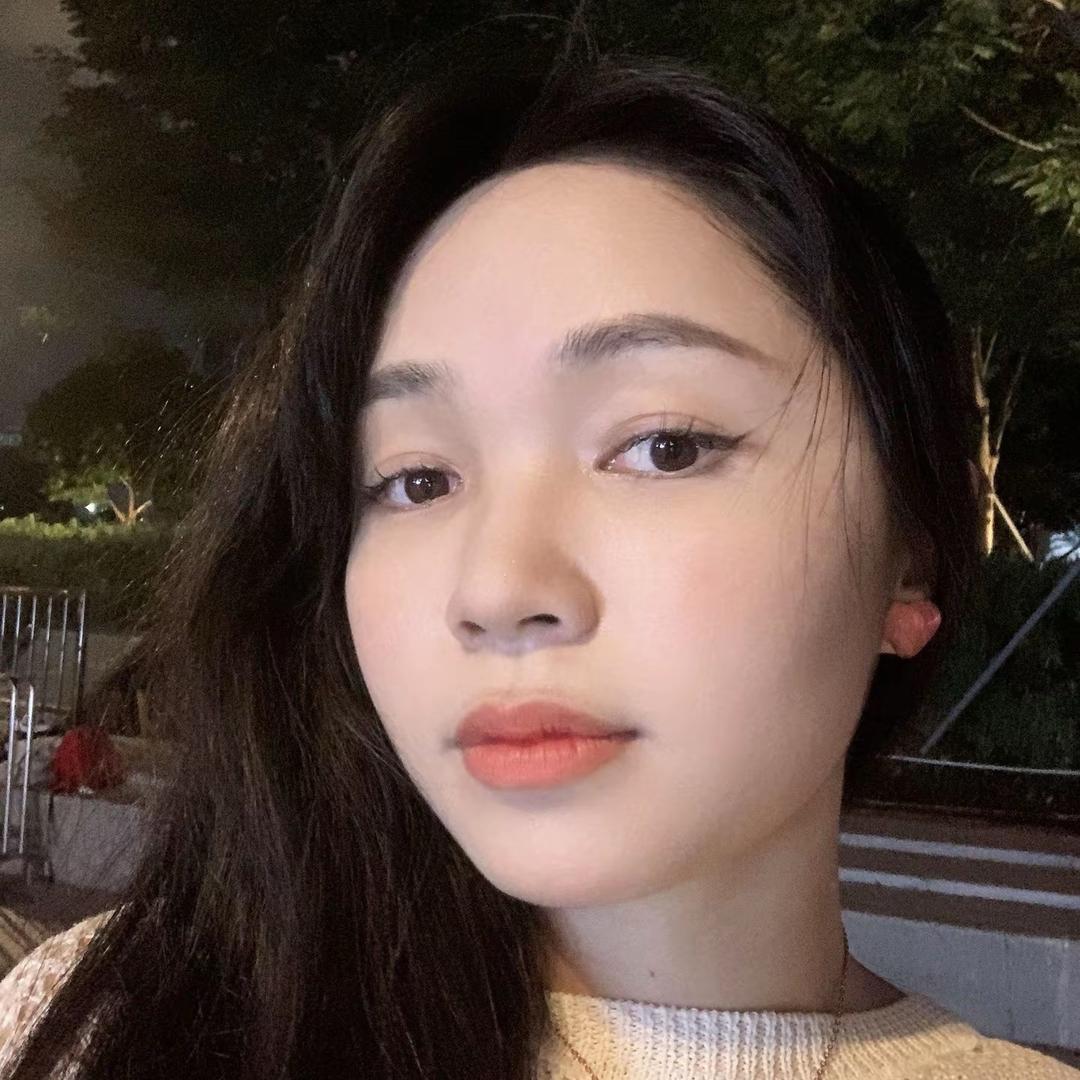 英英子.