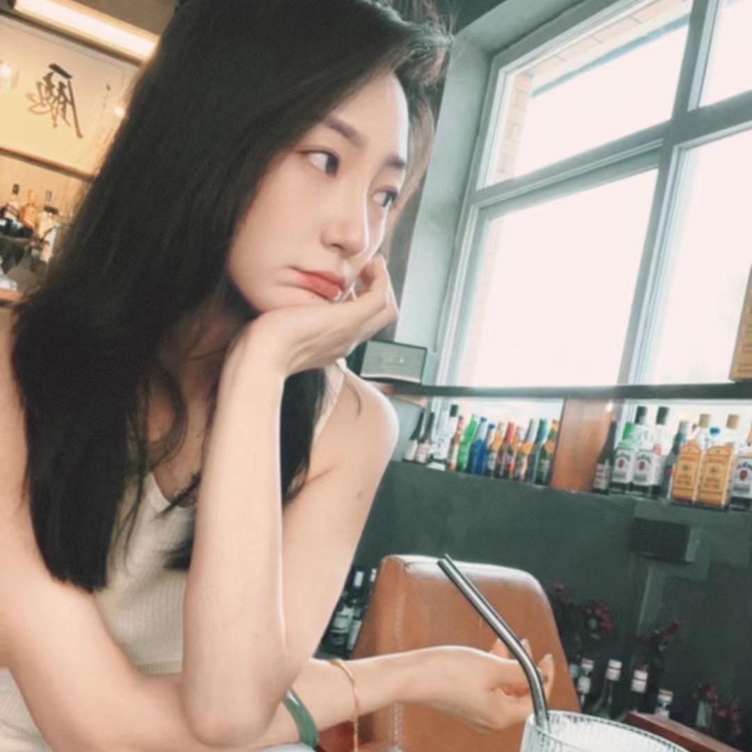 开婚纱店的晶晶