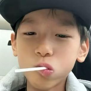 趶