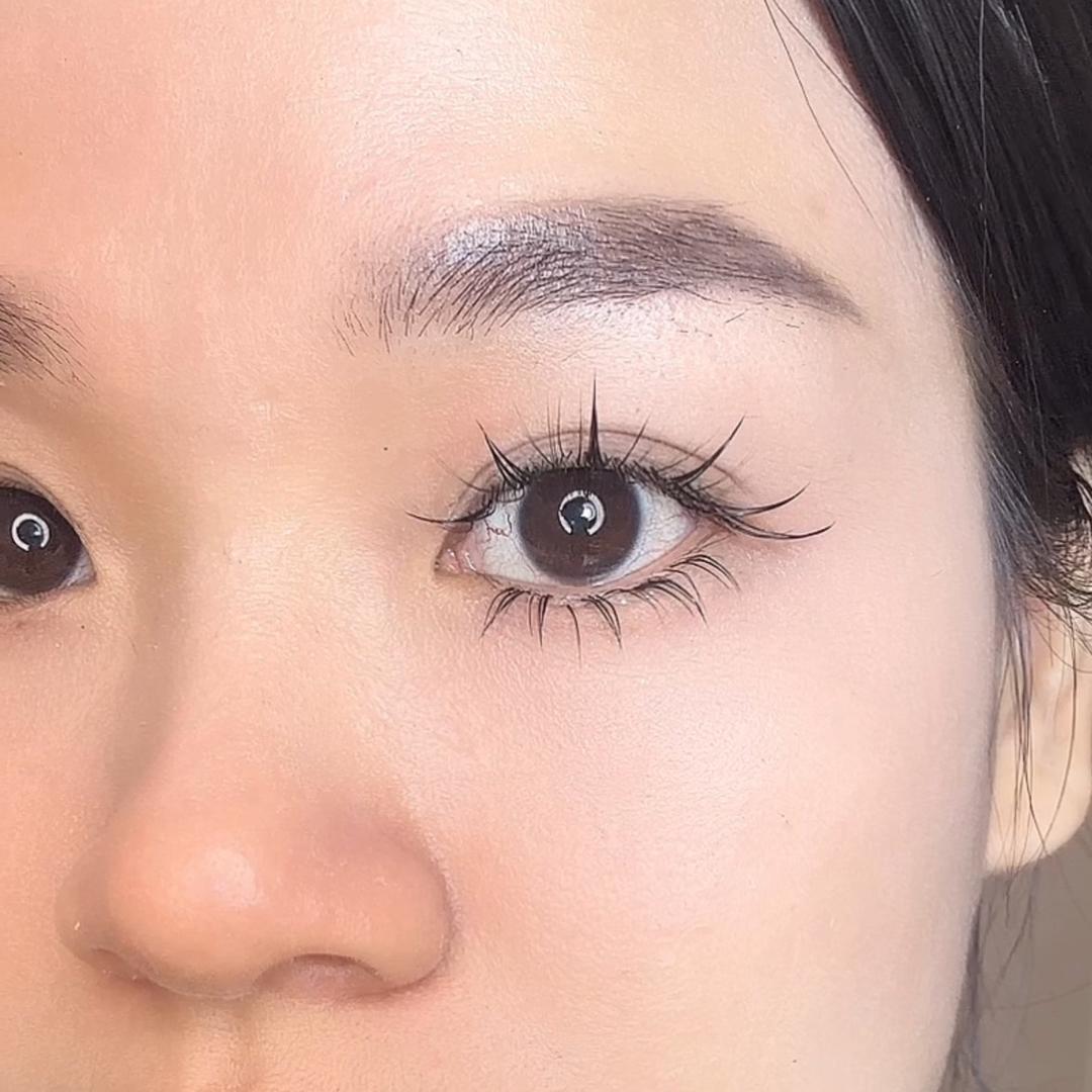 自己接睫毛的陈陈