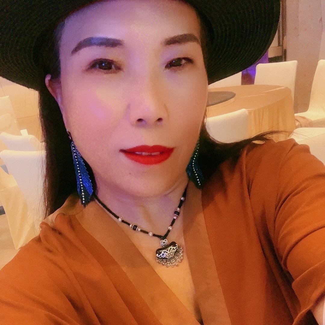 晨玉 ——花姐)