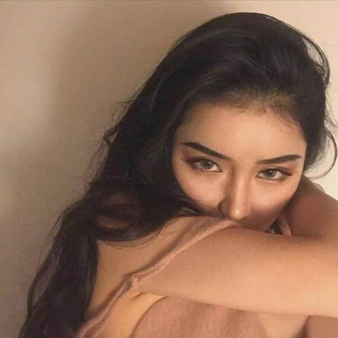 哦