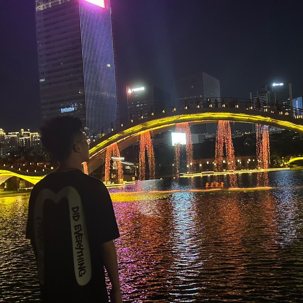 心事全在脸上 🚶🏻‍♂️