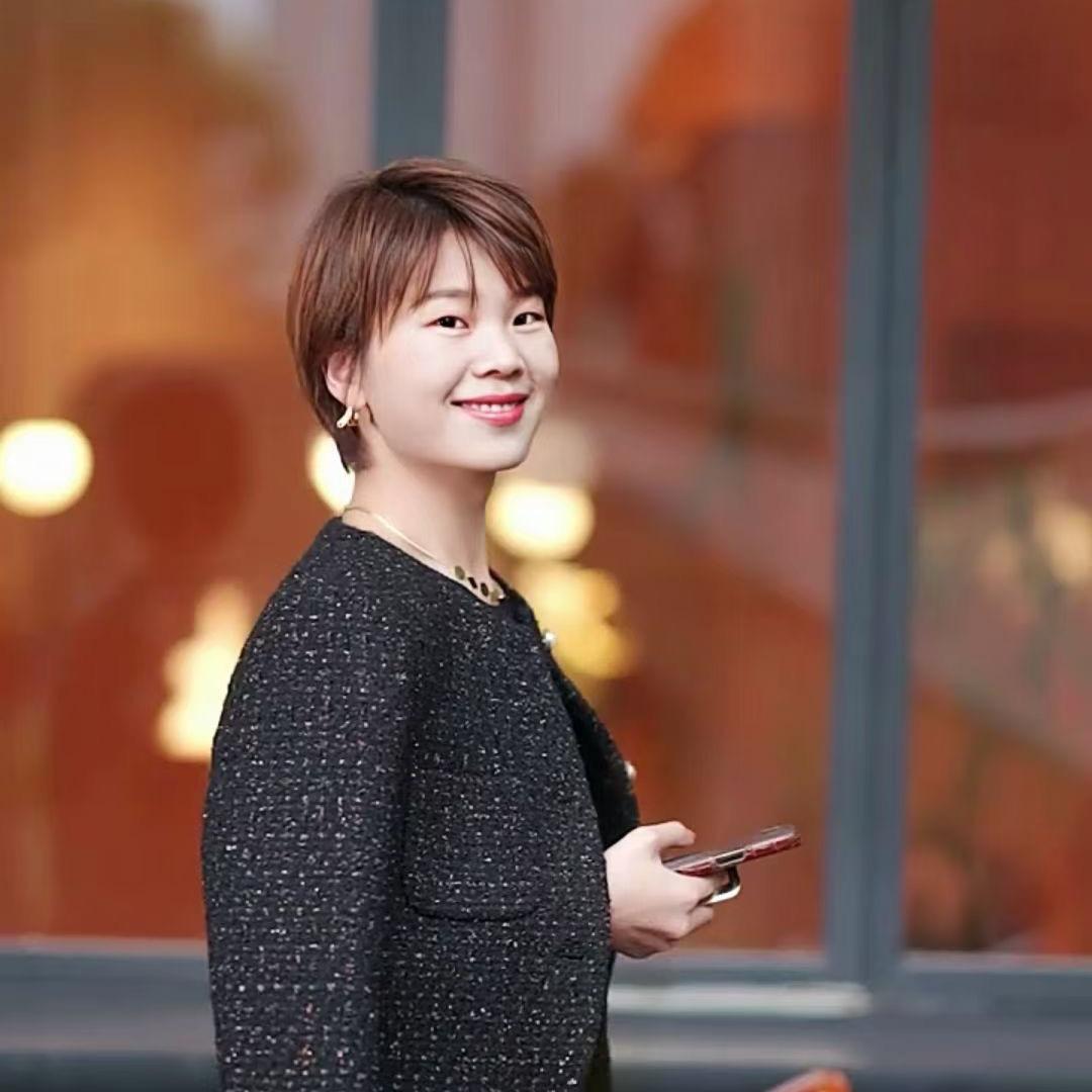 小娟美姿姿