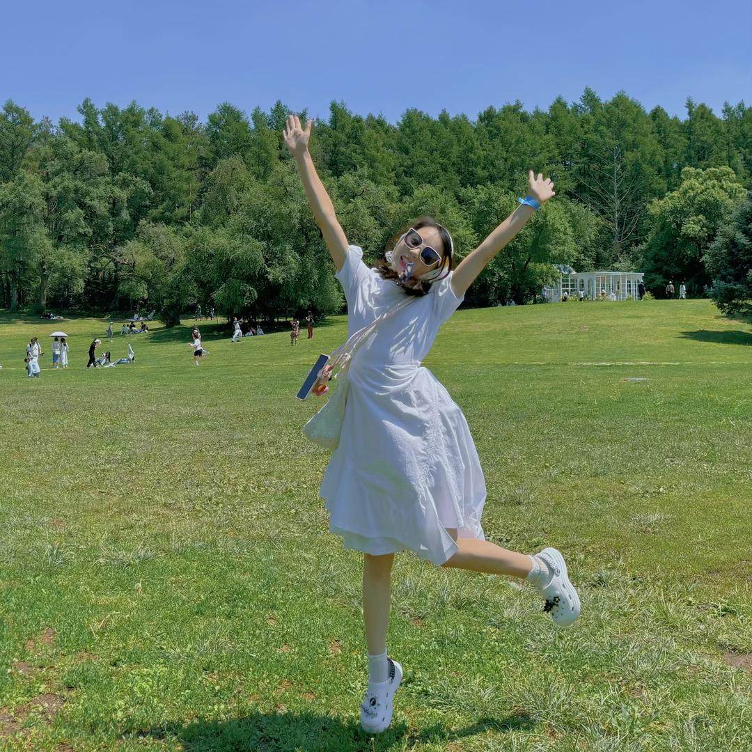 小小不会弹吉他🎸