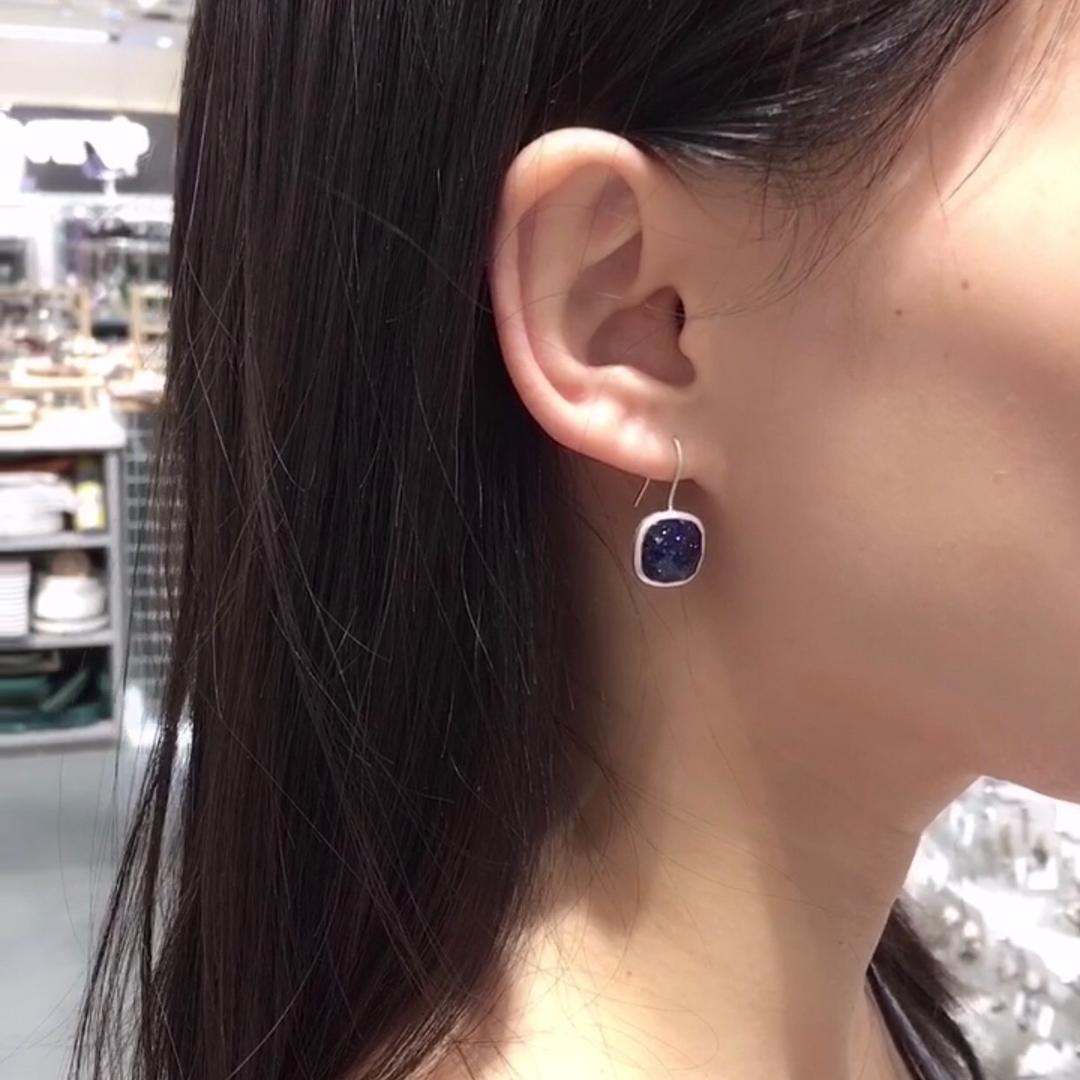 喜欢饰品的晓帆