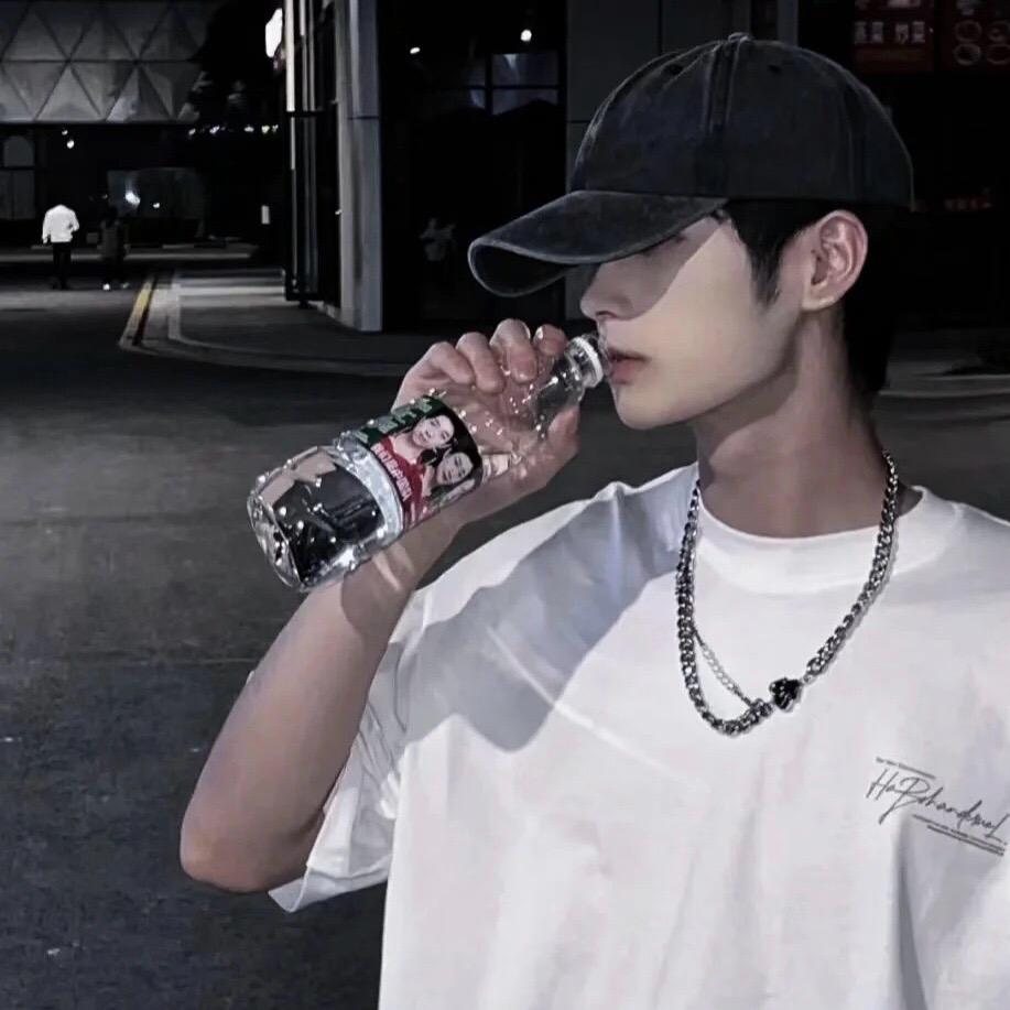 ￴￴￴ ￴￴   ￴ ￴