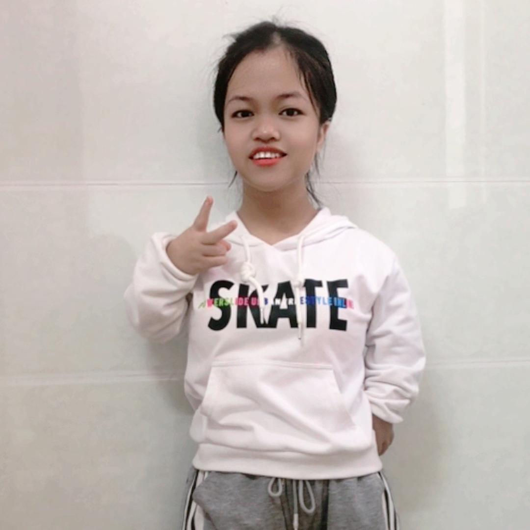 袖珍女孩（黄婉君）