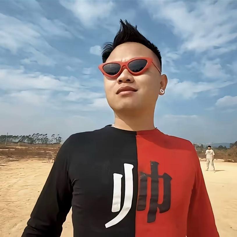 西伯利亚泰坦巨龙徒手捏爆小行星