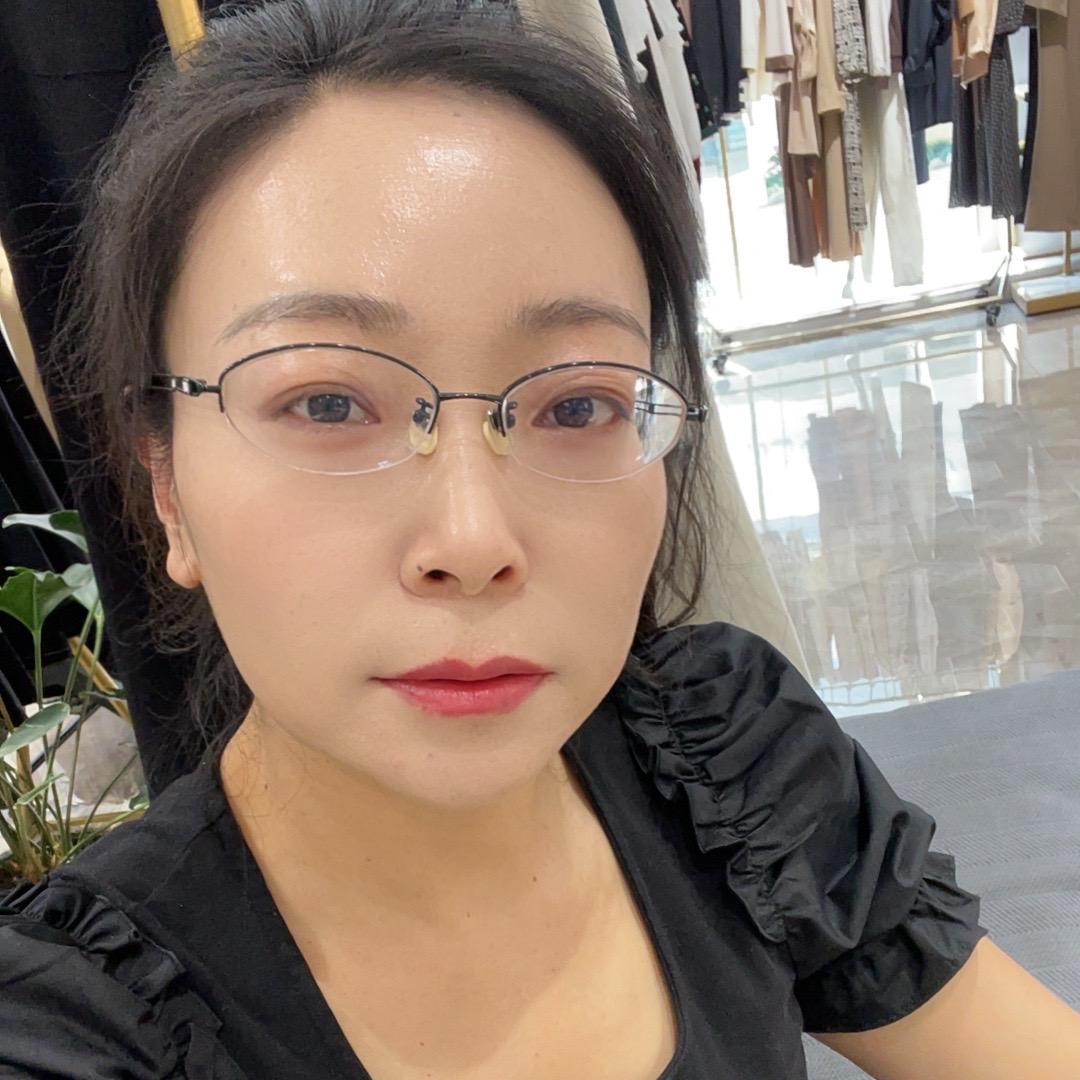 陆良妍品服饰