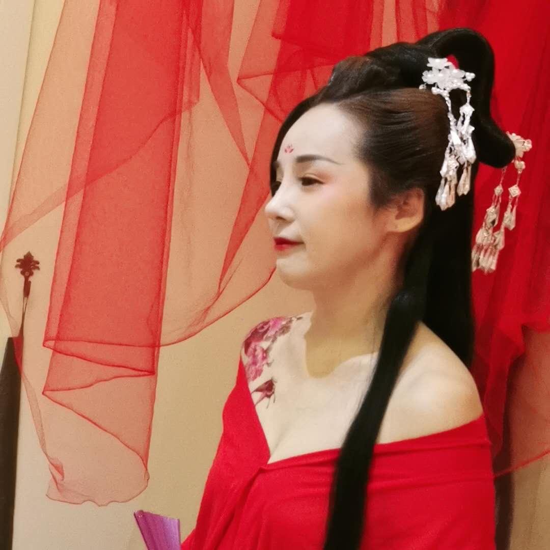 王艺每天早上9点20分分准时开直播
