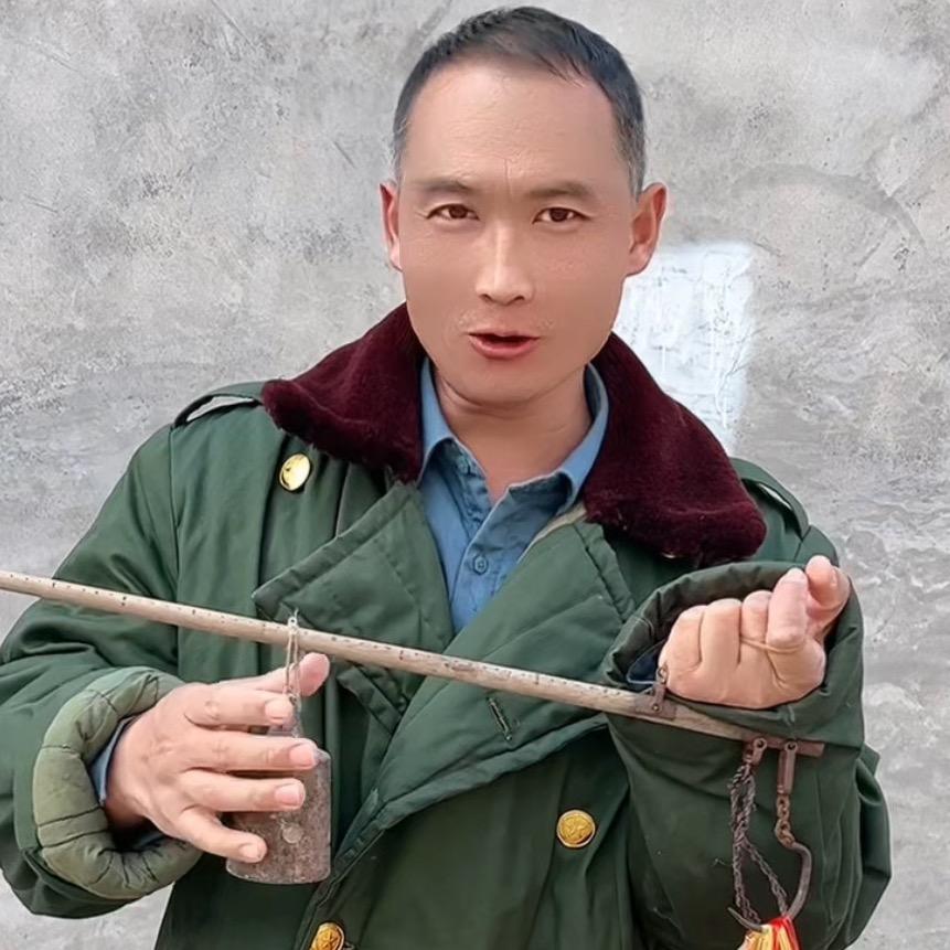 开心的瓶子