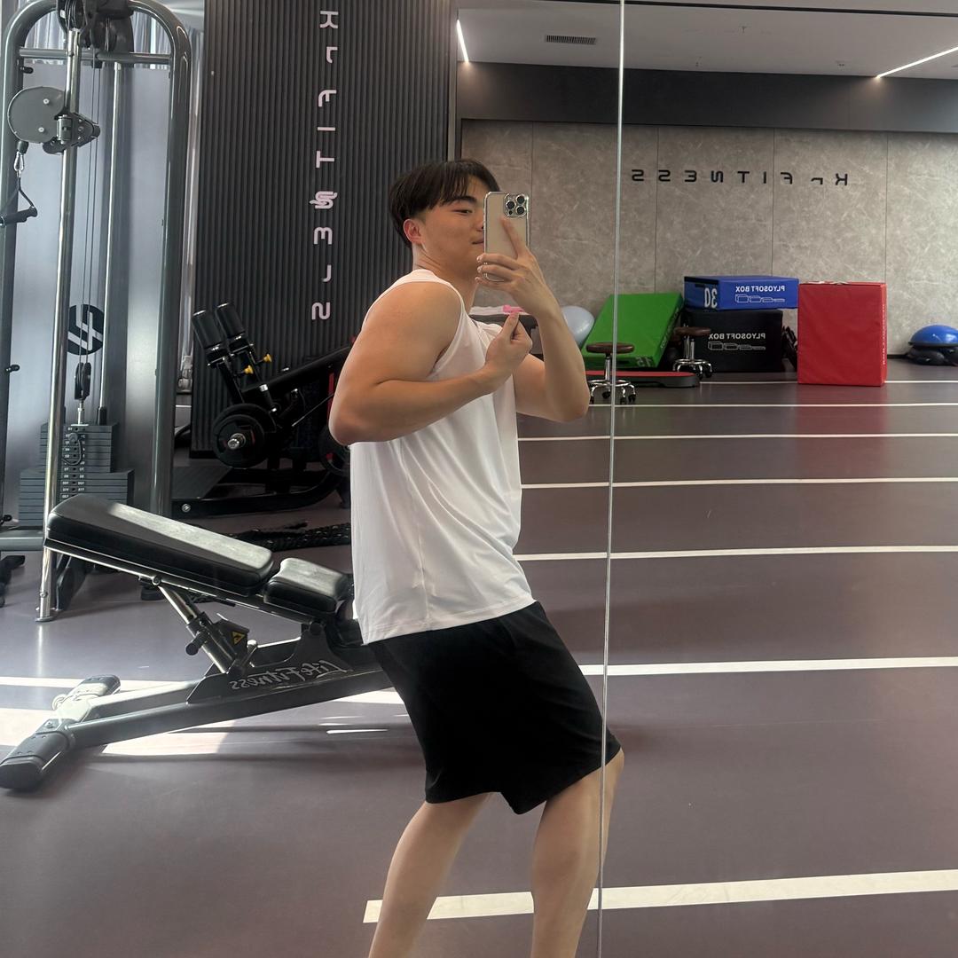 爱画画的小宇孩