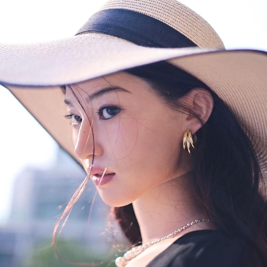 卖娃娃的小女孩