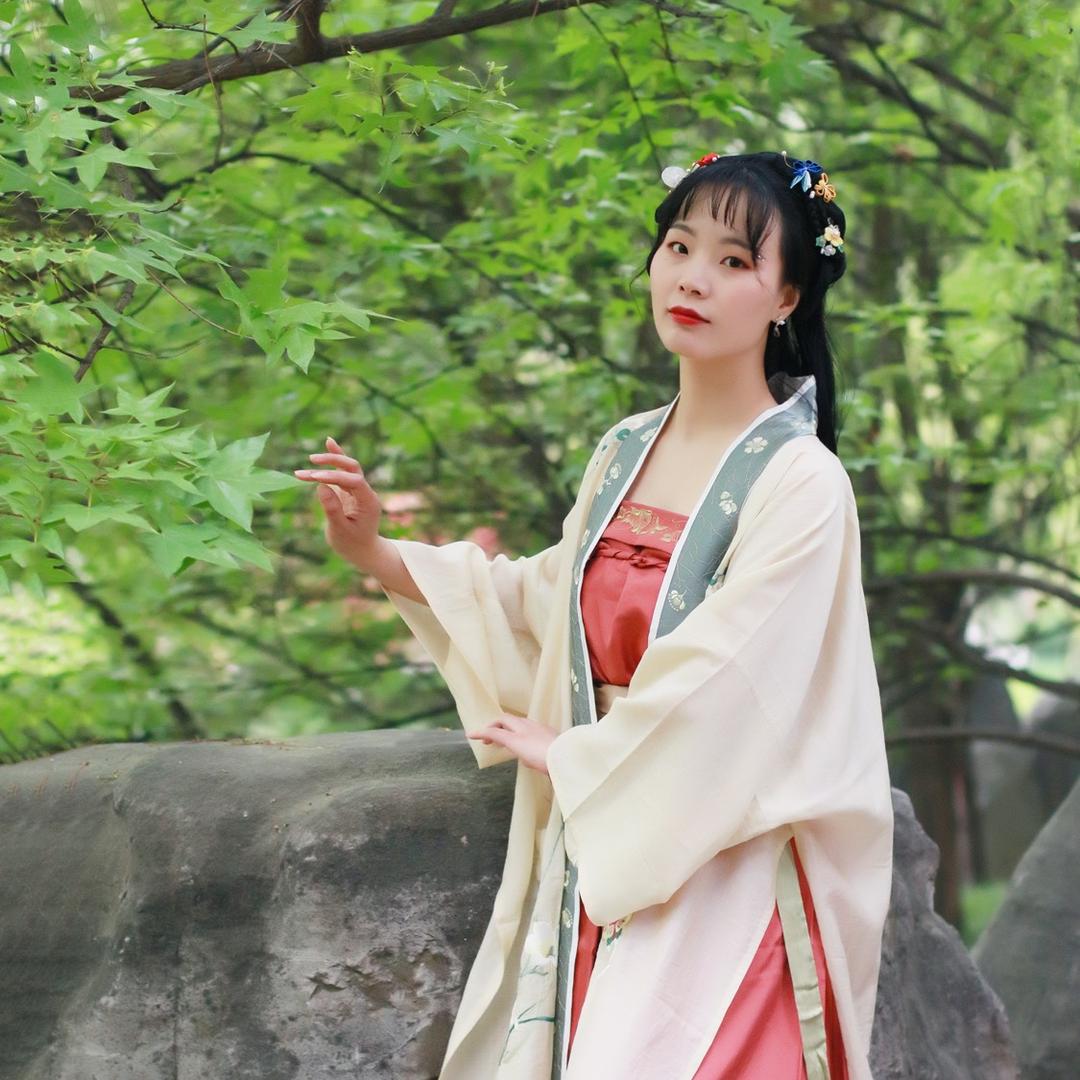 月鸣蝉