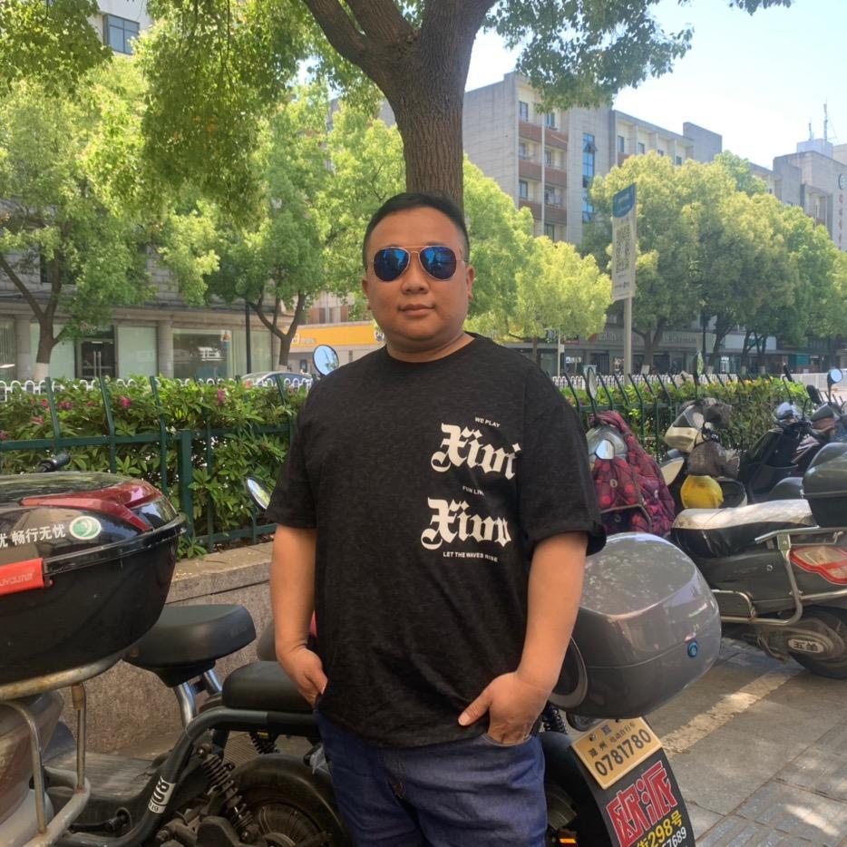 小胖爱钓鱼