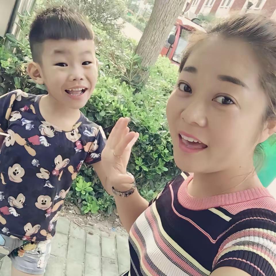豪豪衣坊徐杏