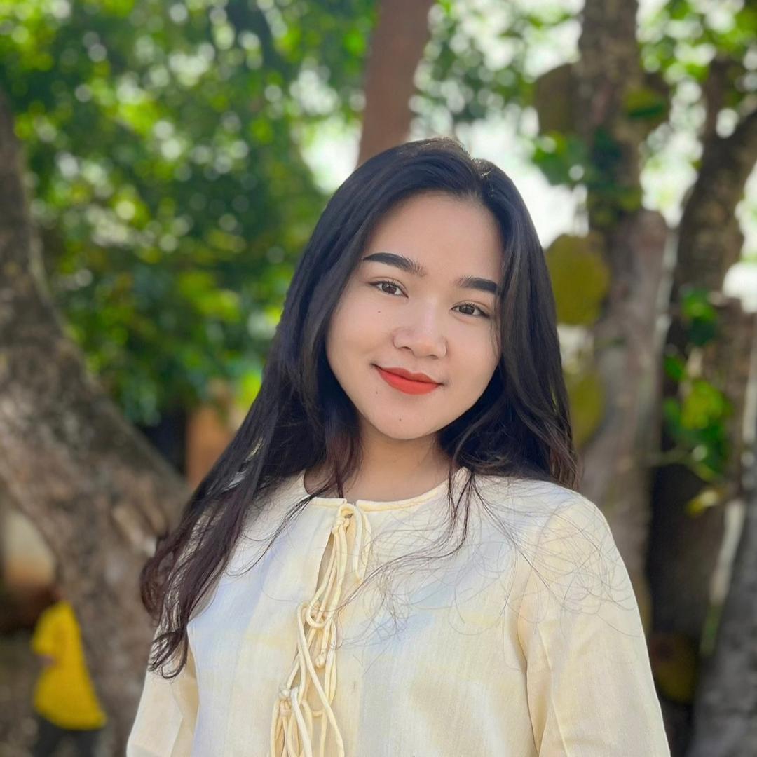 Nan Ying Hom ( 也英 )