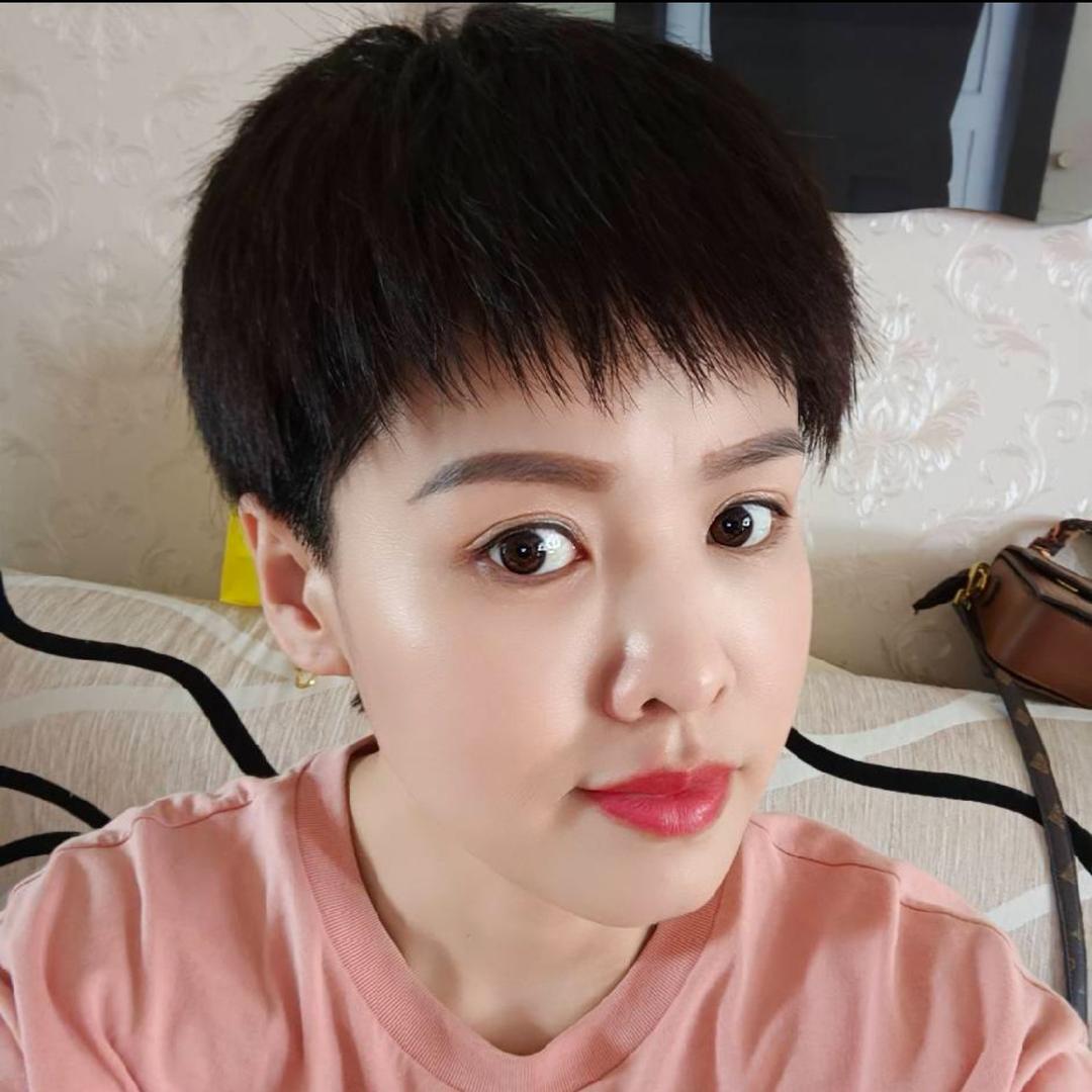 依 然