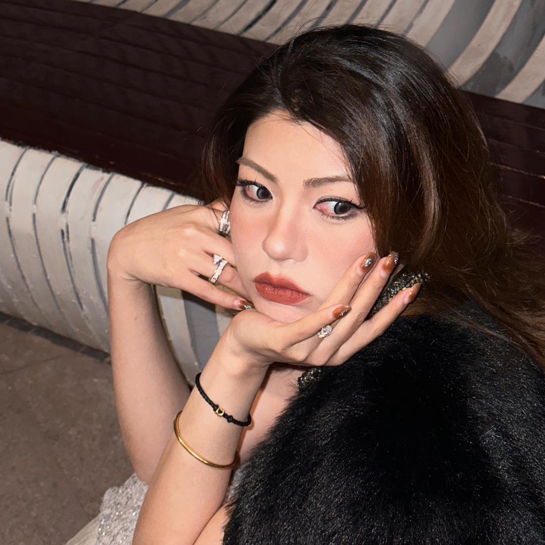 珠光宝气的星星