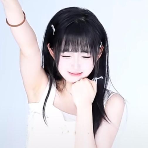 一只羊的吃草日常