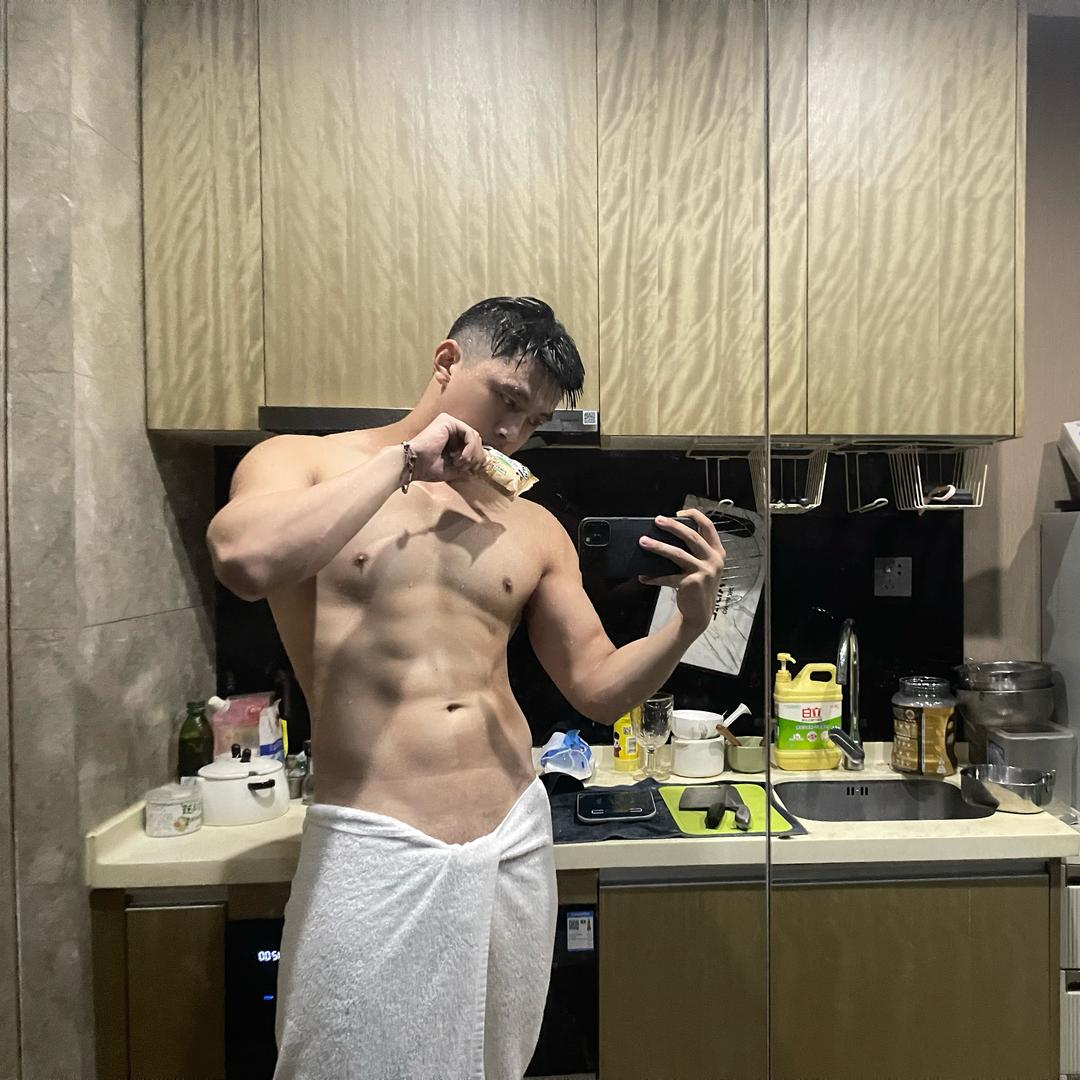 八块腹肌的柔情君