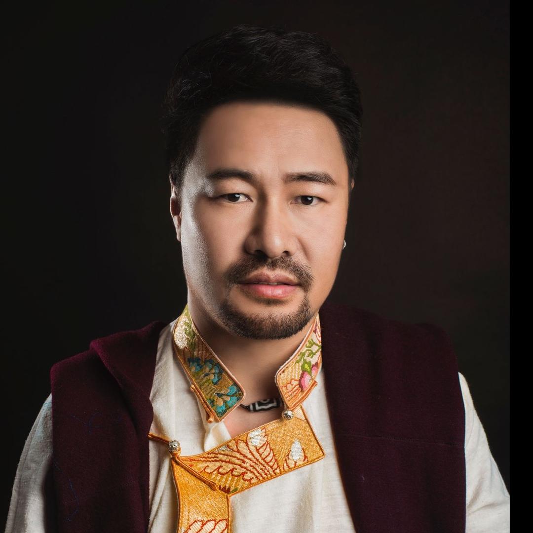 佐庆丹真