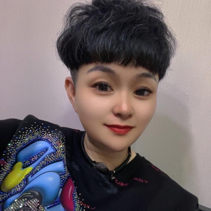 马鞍山市花山区果果潮流穿搭