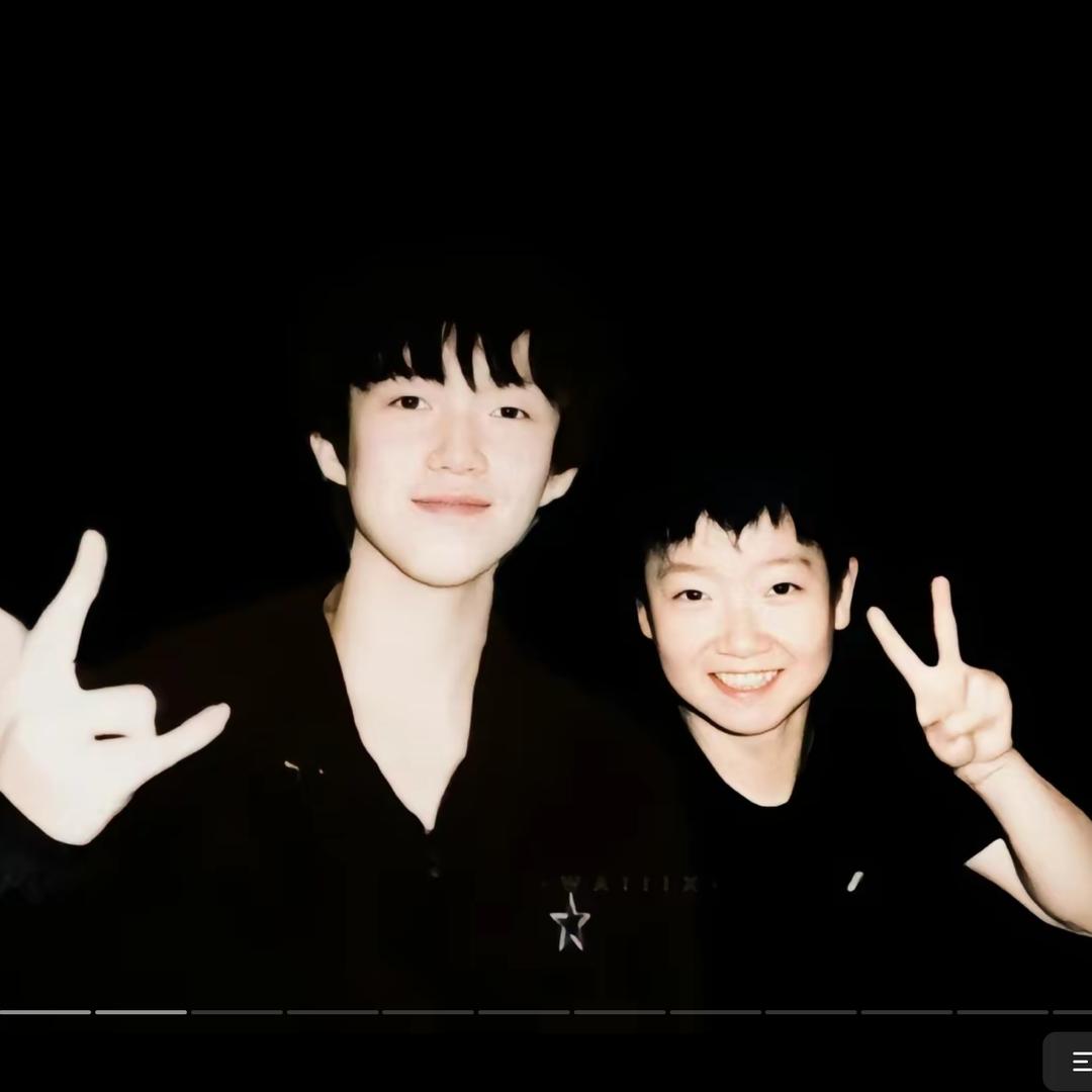 煎饼卷大葱蘸大酱