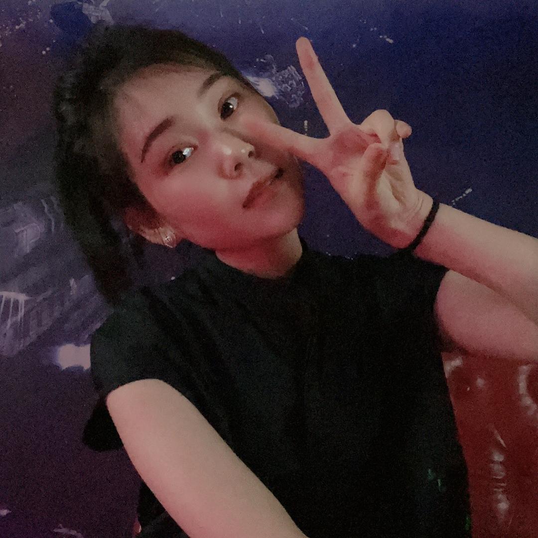 一个吃货女孩