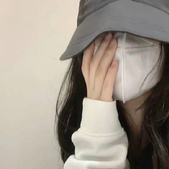 梨涡远一点。