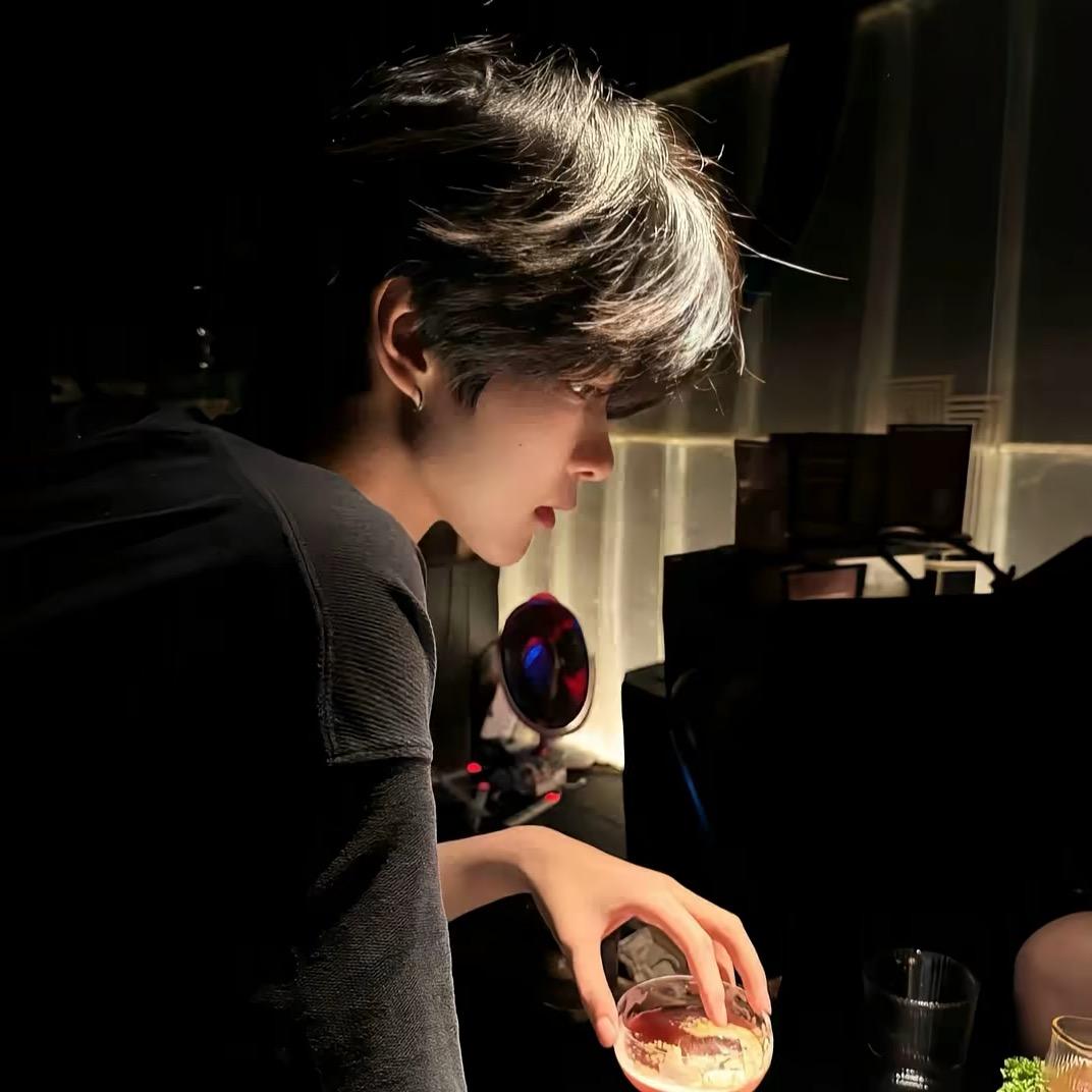 宇宙超级无敌雷霆霹雳黑暗霸王究极暴龙战士