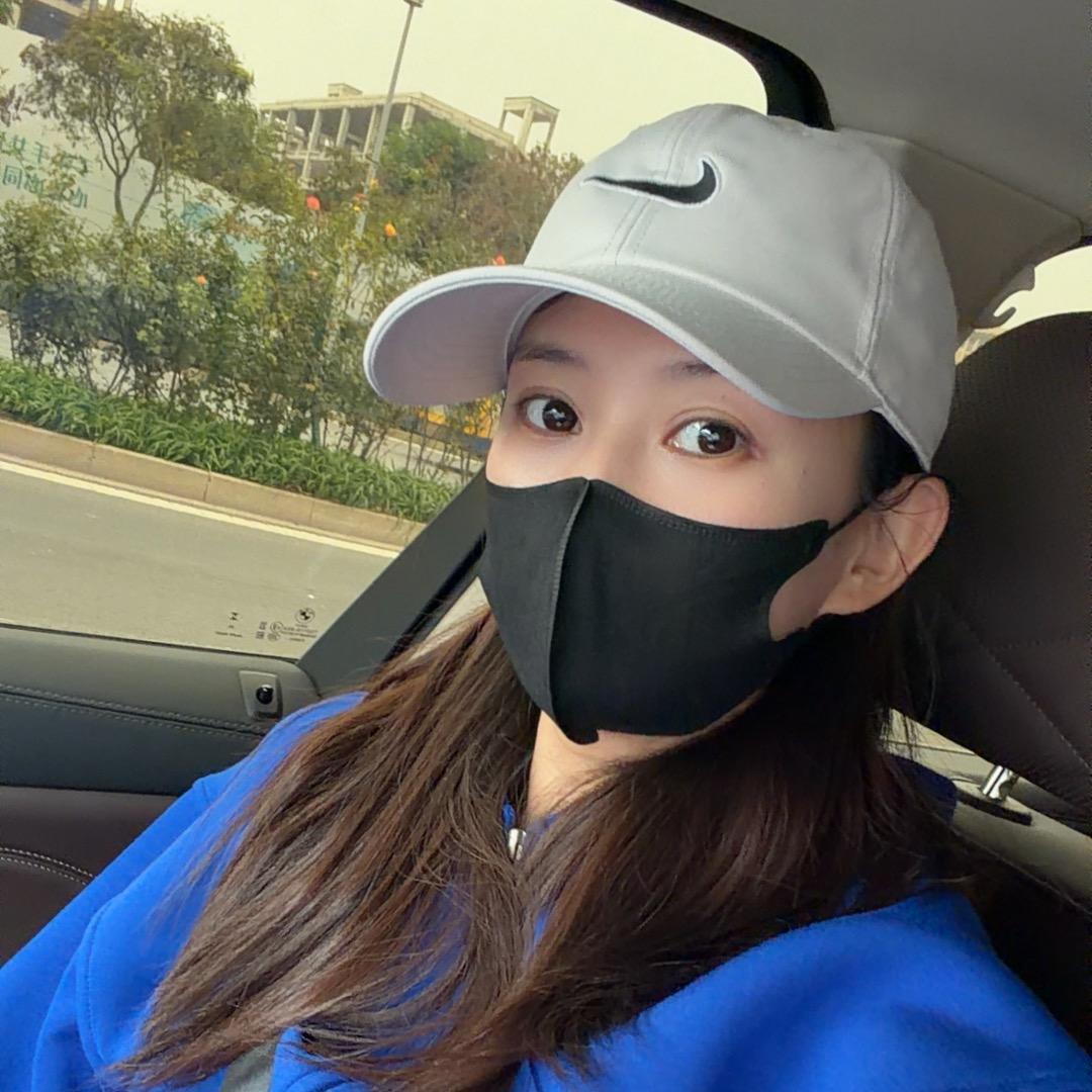 @何影